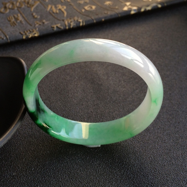 (超值推荐)糯冰种飘翠贵妃镯(56.3mm-49.3mm)