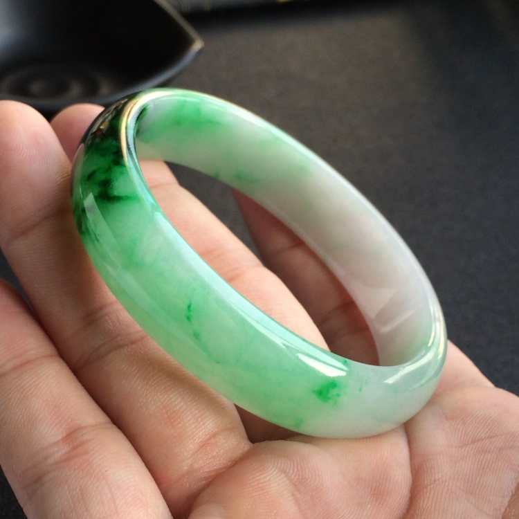 (超值推荐)糯冰种飘翠贵妃镯(56.3mm-49.3mm)