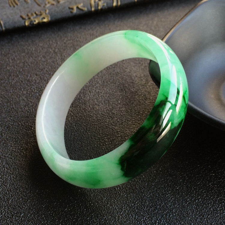 (超值推荐)糯冰种飘翠贵妃镯(56.3mm-49.3mm)
