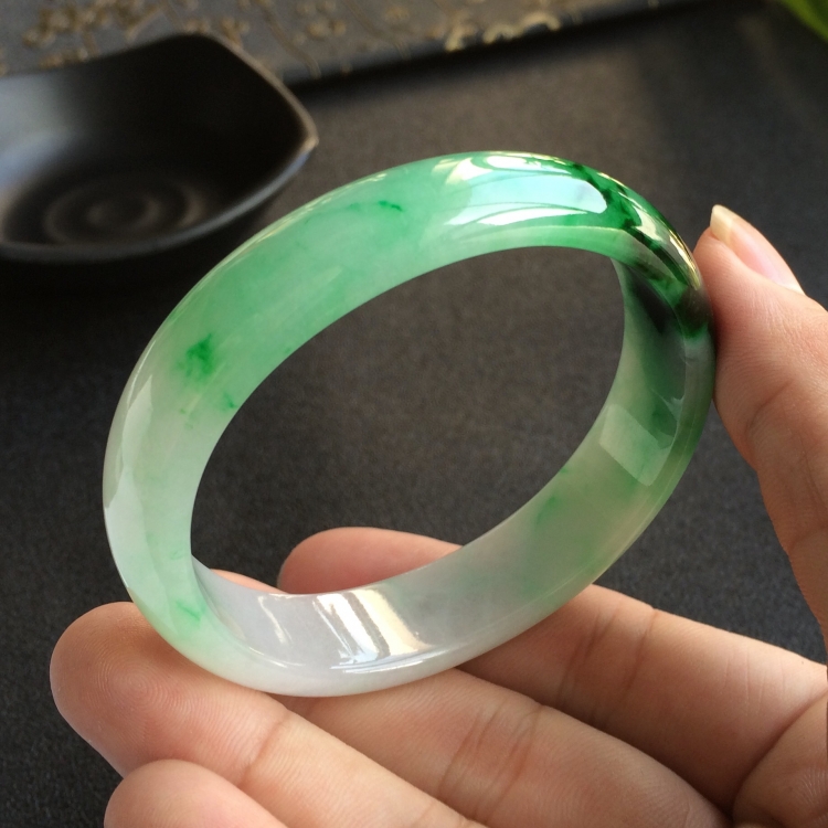 (超值推荐)糯冰种飘翠贵妃镯(56.3mm-49.3mm)
