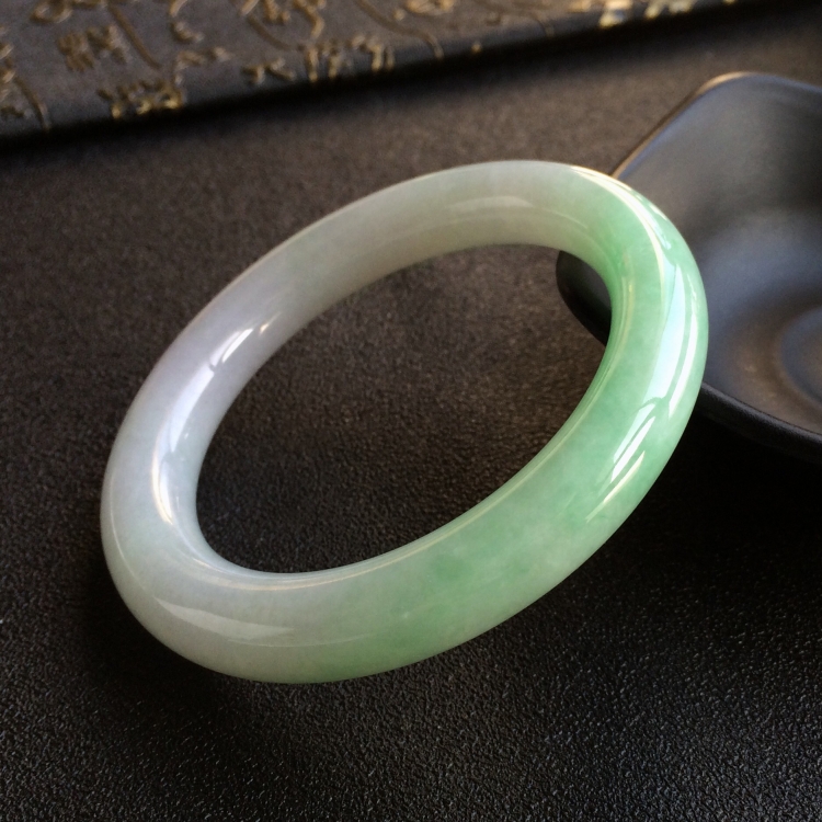(超值推荐)糯冰种绿晴水圆条手镯(55.5mm)