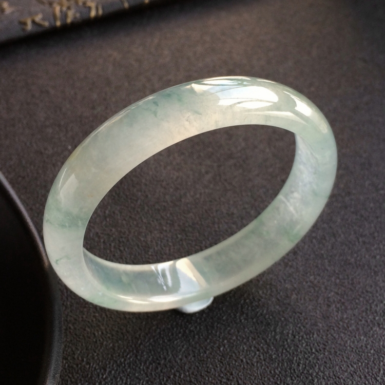 (超值推荐)冰种飘花贵妃镯(53.8mm-47.3mm)