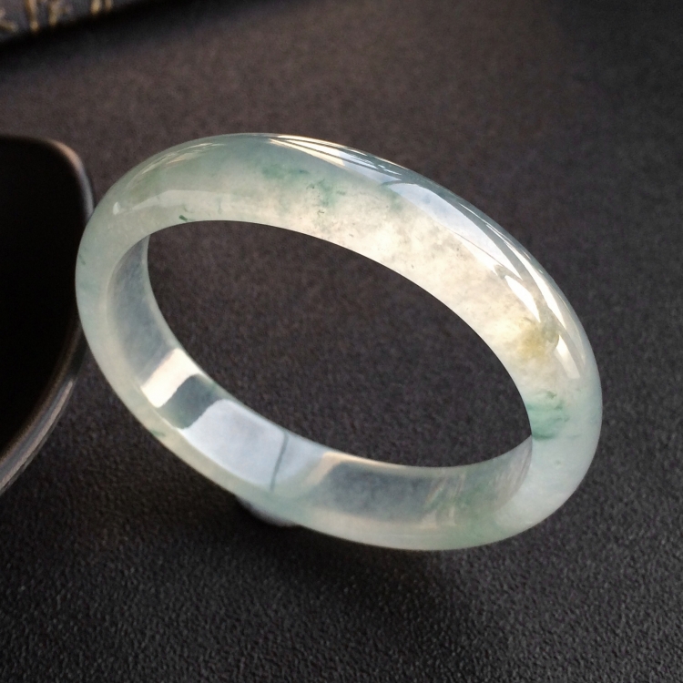 (超值推荐)冰种飘花贵妃镯(53.8mm-47.3mm)