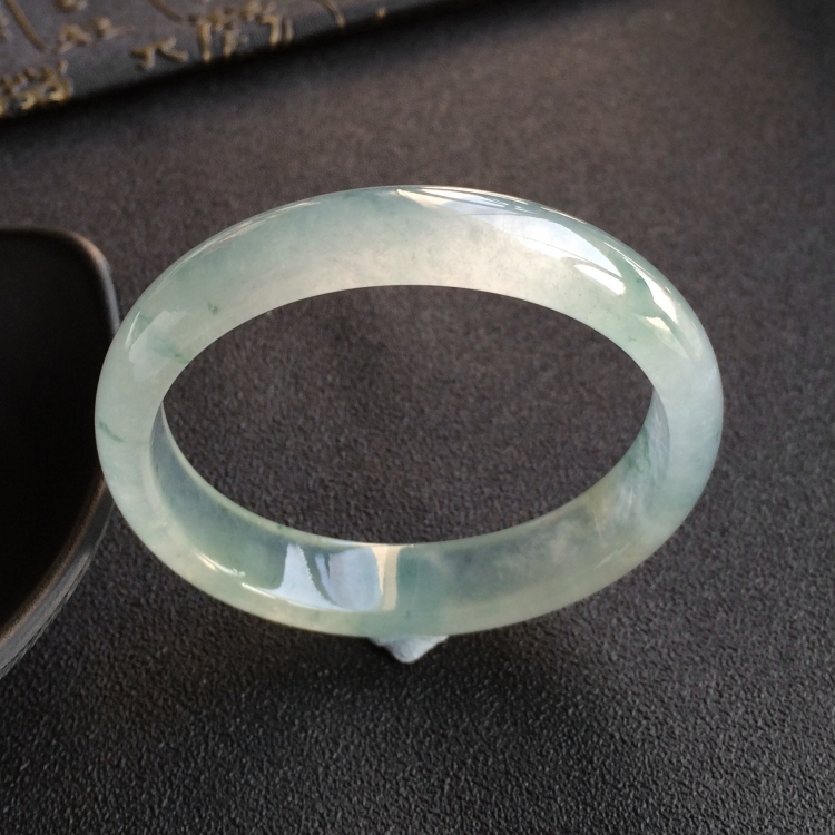 (超值推荐)冰种飘花贵妃镯(53.8mm-47.3mm)