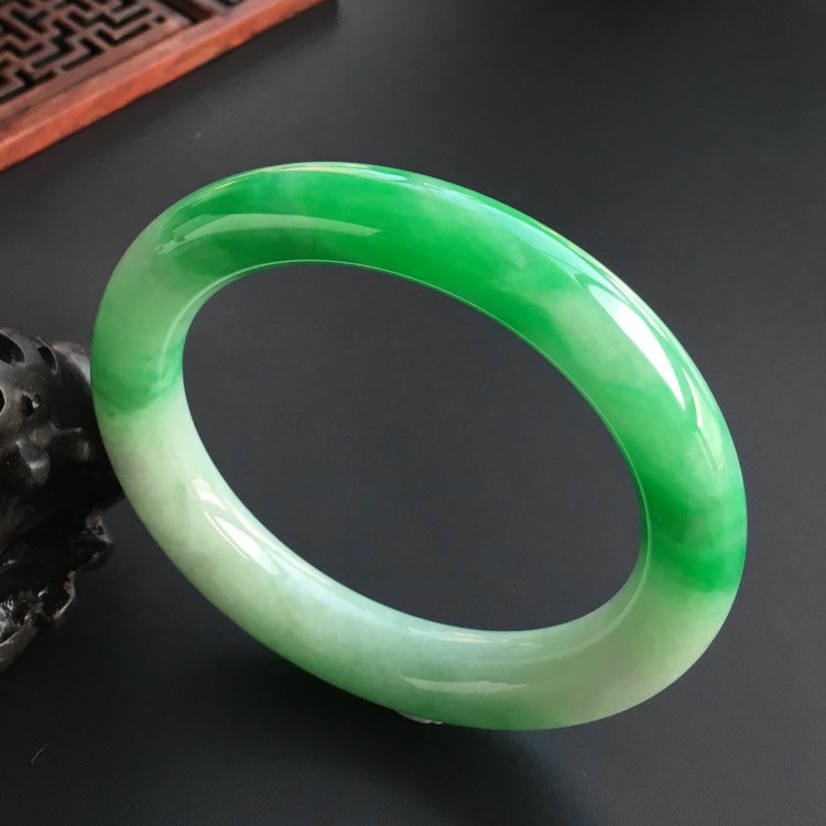 (超值推荐)糯冰种飘翠圆条手镯(56.5mm)