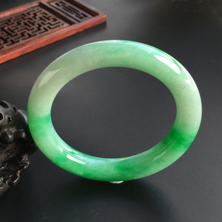 (超值推荐)糯冰种飘翠圆条手镯(56.5mm)