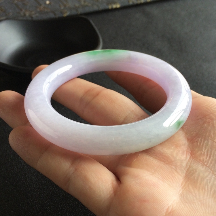 (超值推荐)糯冰种春带彩圆条手镯(54.8mm)