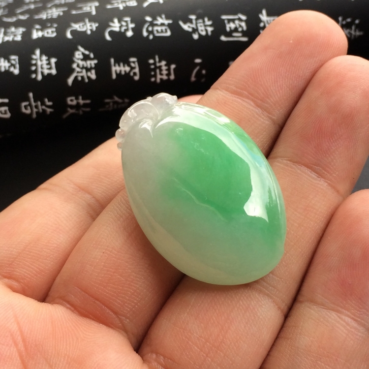 （超值推荐）糯冰种飘翠福瓜挂件