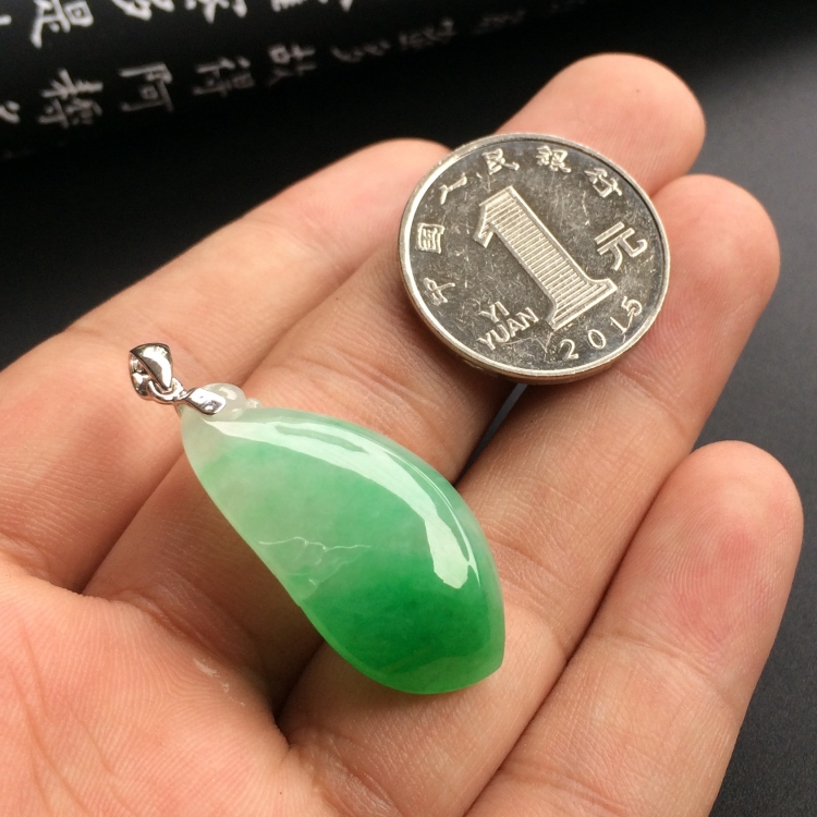 （超值推荐）糯冰种飘翠福瓜挂件（金扣）