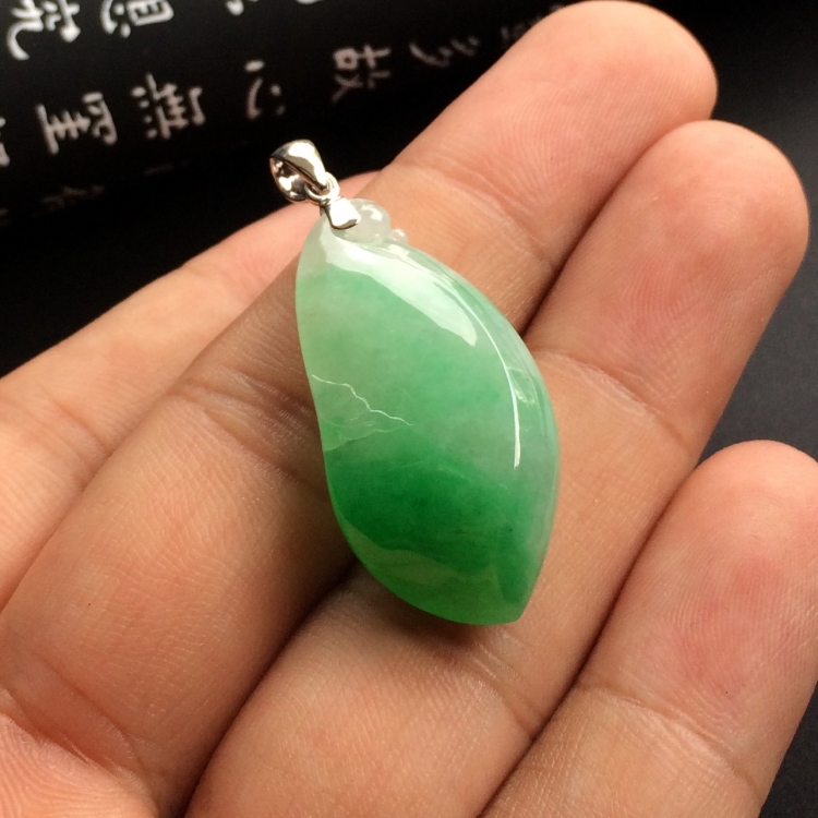 （超值推荐）糯冰种飘翠福瓜挂件（金扣）