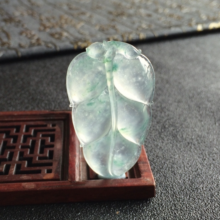 (超值推荐)冰种飘花玉叶挂件