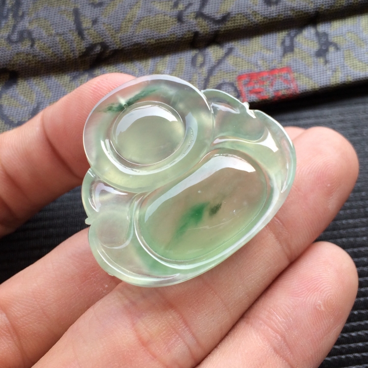 (超值推荐)冰种飘绿花玉佛挂件
