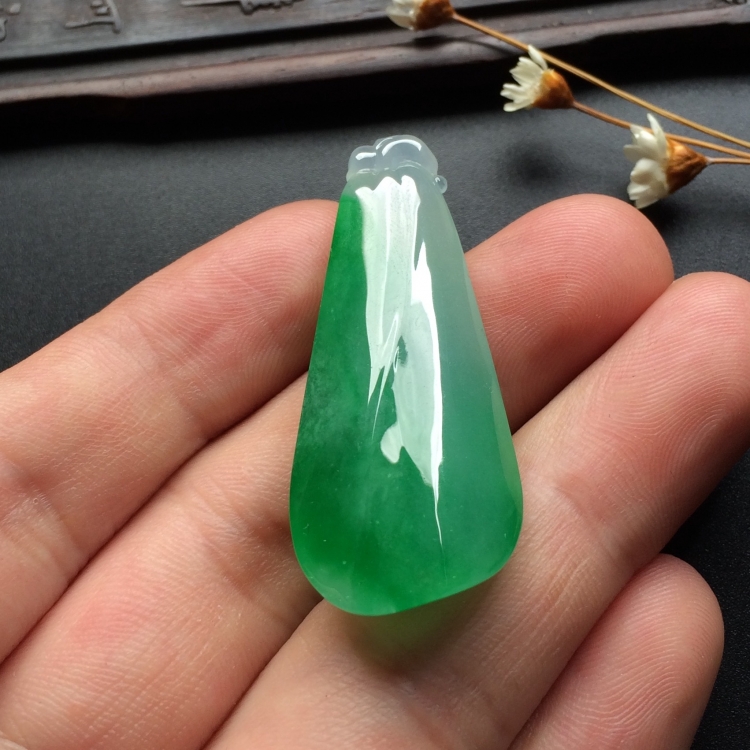 （超值推荐）糯冰种阳绿福瓜挂件