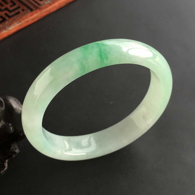 (超值推荐)糯冰种飘翠贵妃镯(55.6mm-49.5mm)