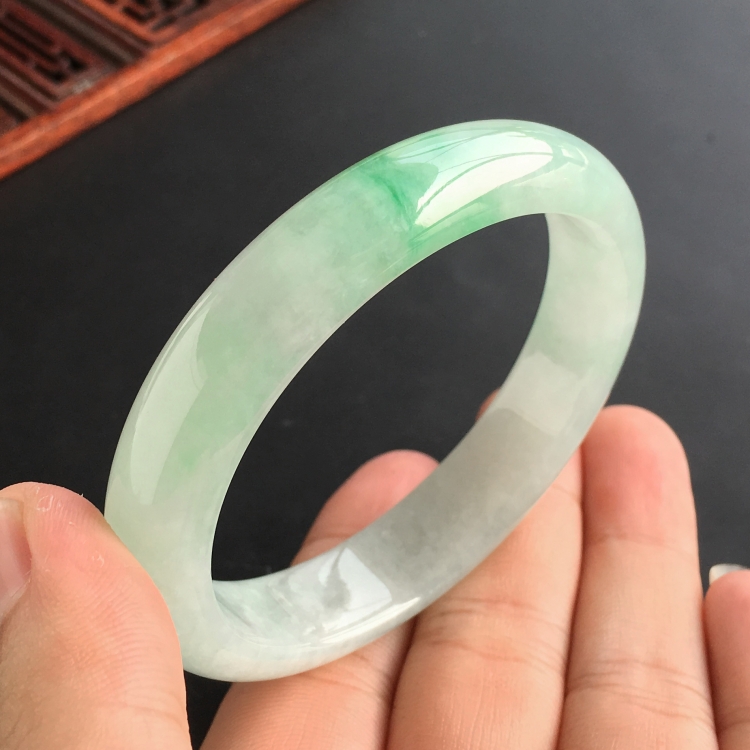 (超值推荐)糯冰种飘翠贵妃镯(55.6mm-49.5mm)