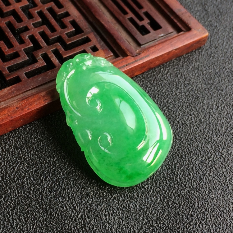 (超值推荐)糯冰种翠色如意挂件