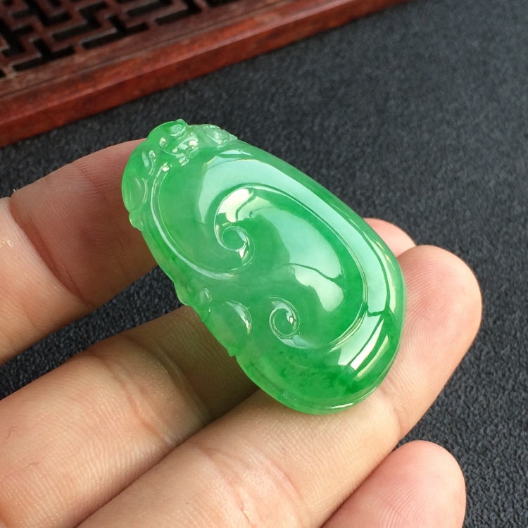 (超值推荐)糯冰种翠色如意挂件