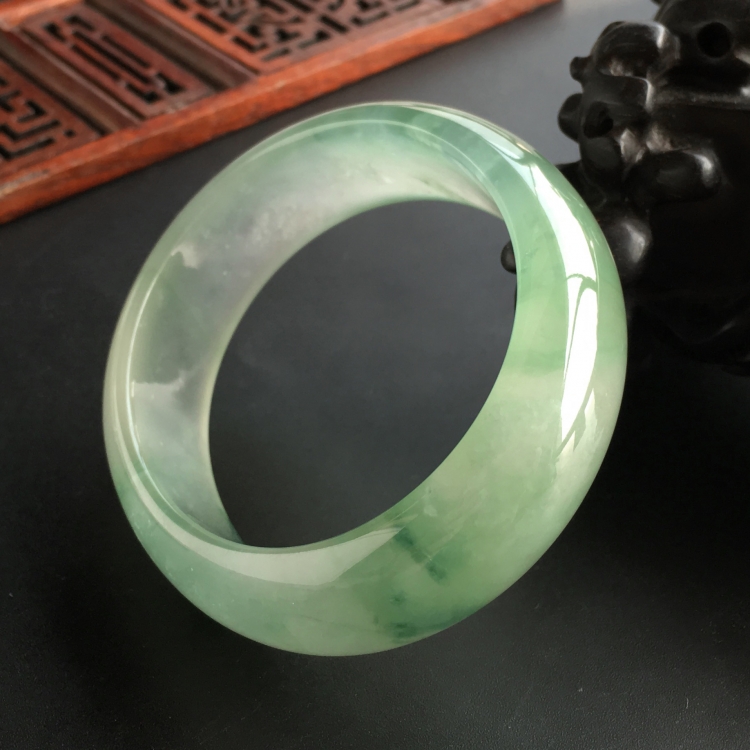 (超值推荐)冰种飘花贵妃镯(55mm-47.8mm)