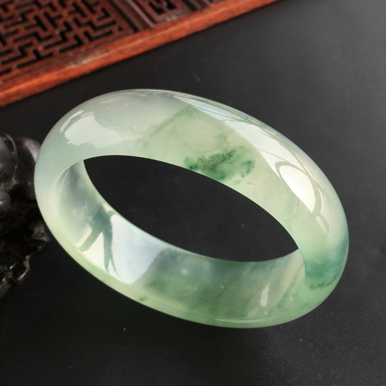 (超值推荐)冰种飘花贵妃镯(55mm-47.8mm)