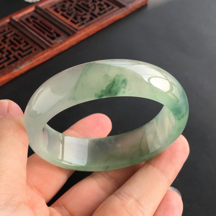 (超值推荐)冰种飘花贵妃镯(55mm-47.8mm)