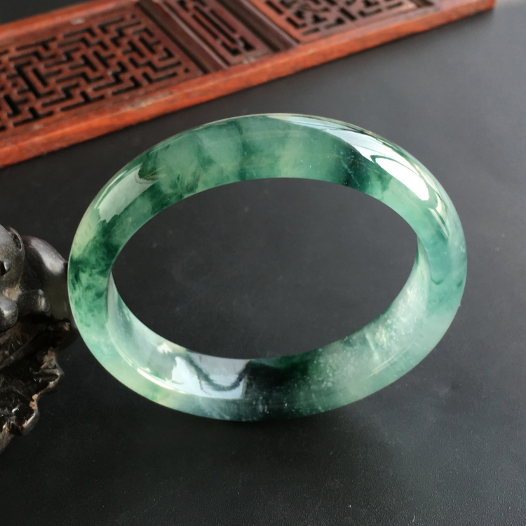 (超值推荐)冰种飘花贵妃镯(55.4mm-48.6mm)