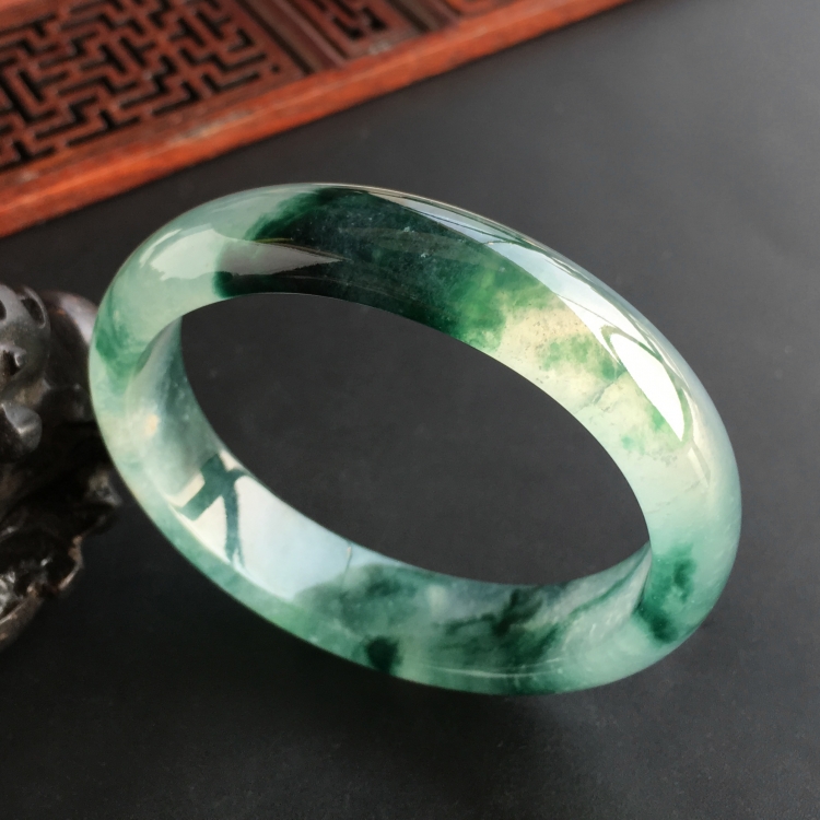 (超值推荐)冰种飘花贵妃镯(55.4mm-48.6mm)