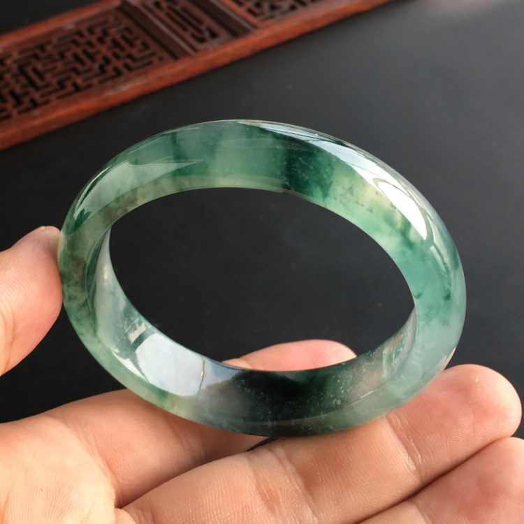 (超值推荐)冰种飘花贵妃镯(55.4mm-48.6mm)