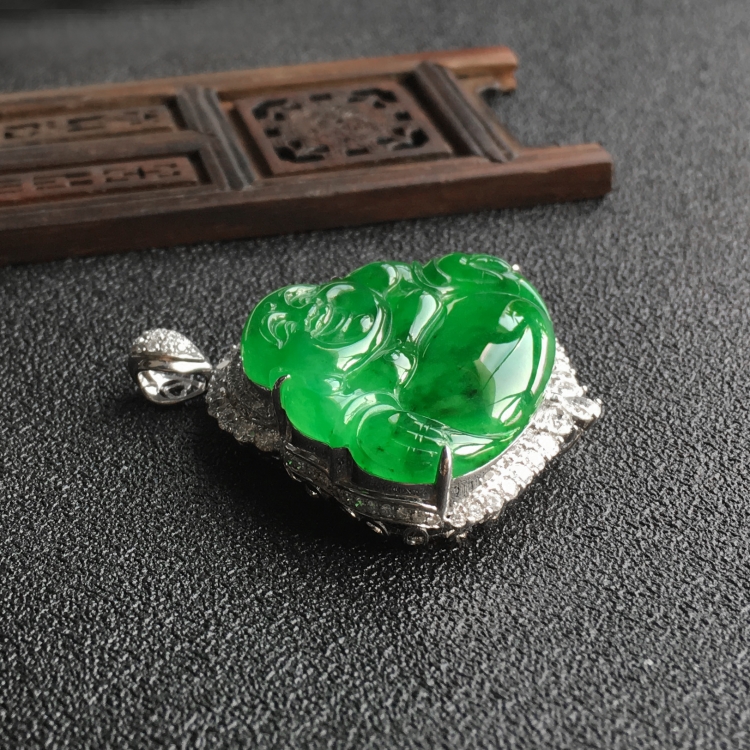(超值推荐)冰种阳绿镶白金钻石玉佛胸坠