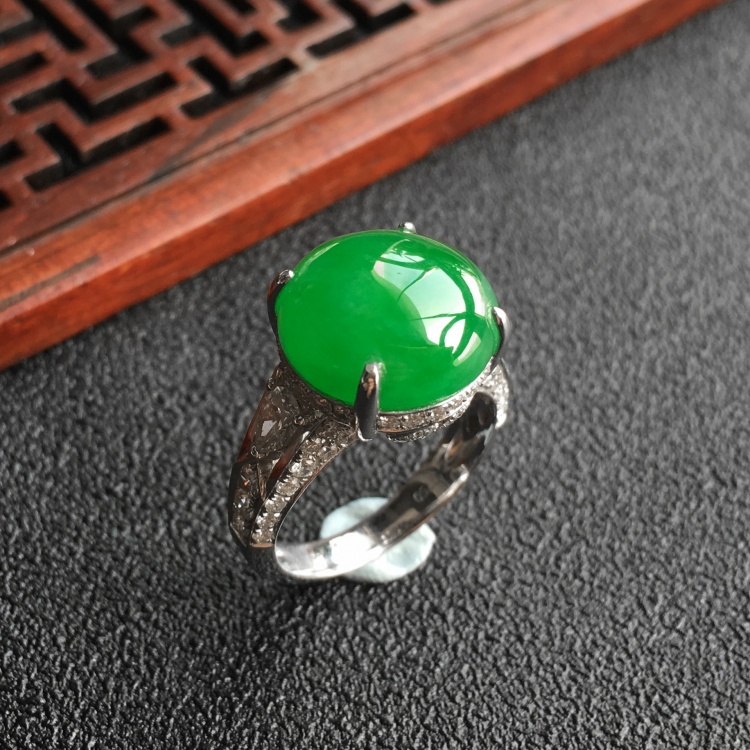 (超值推荐)糯冰种阳绿镶白金钻石戒指
