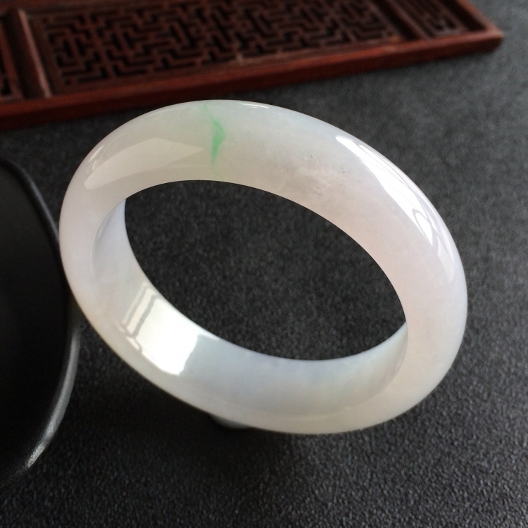 (超值推荐)糯冰种淡三彩手镯(55.6mm)