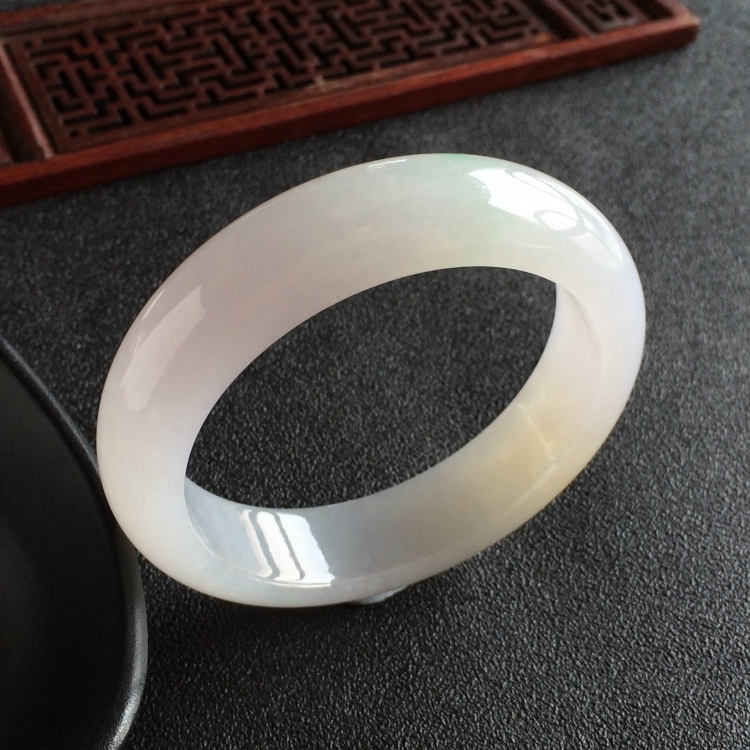 (超值推荐)糯冰种淡三彩手镯(55.6mm)