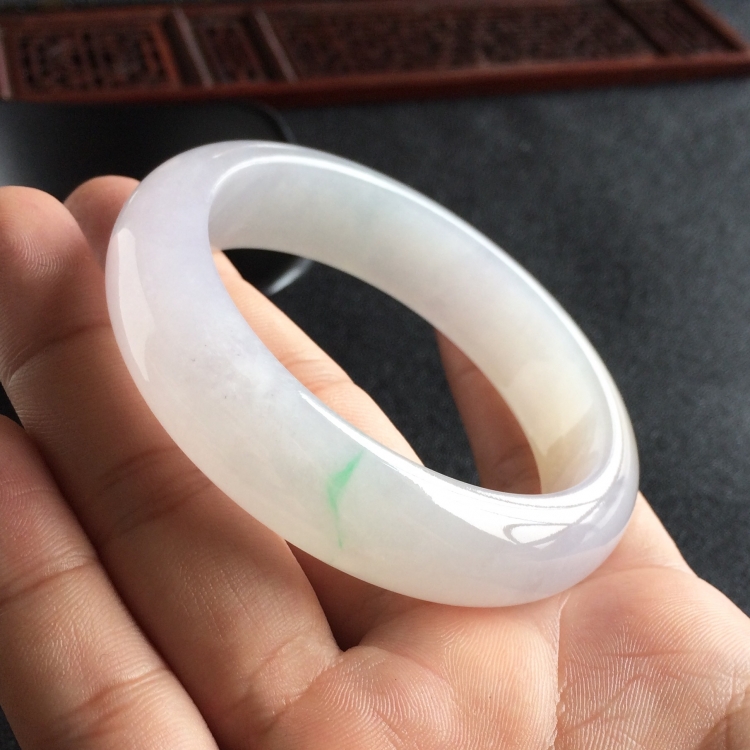 (超值推荐)糯冰种淡三彩手镯(55.6mm)