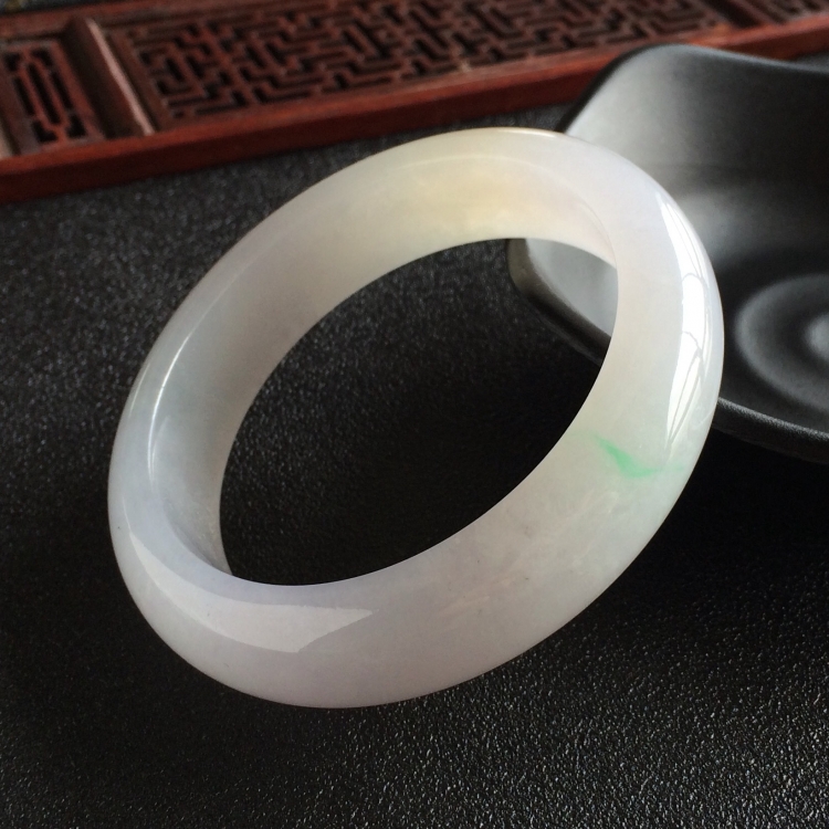(超值推荐)糯冰种淡三彩手镯(55.6mm)