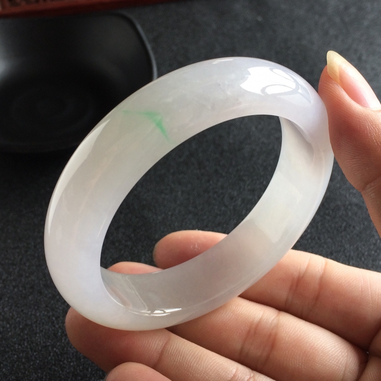 (超值推荐)糯冰种淡三彩手镯(55.6mm)