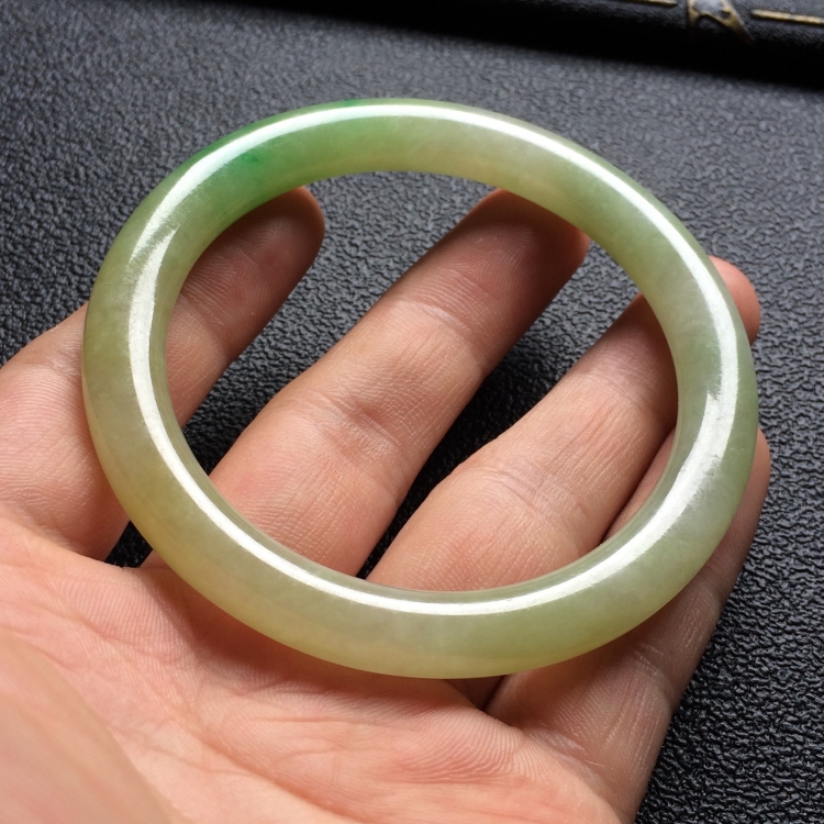 （超值推荐）糯冰种淡黄加绿圆条手镯（55mm）