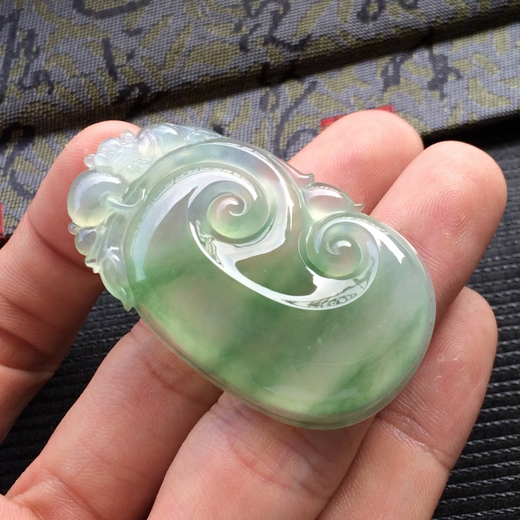 (超值推荐)冰种飘绿花如意挂件