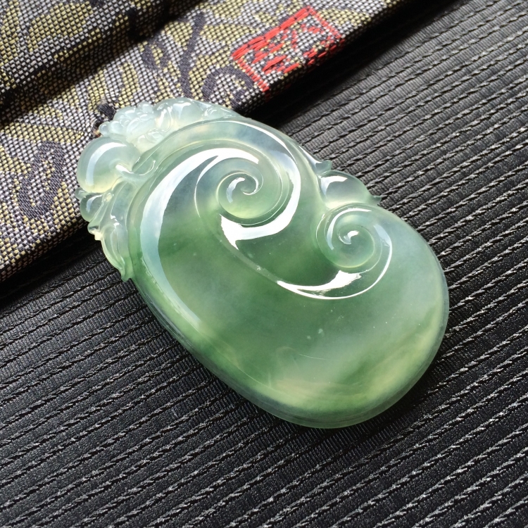 (超值推荐)冰种飘绿花如意挂件