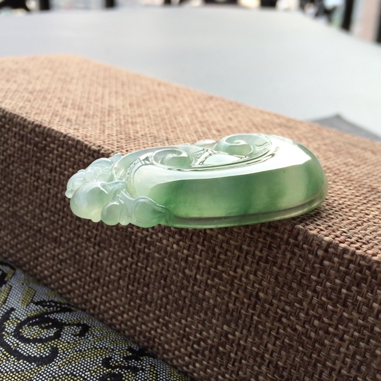 (超值推荐)冰种飘绿花如意挂件