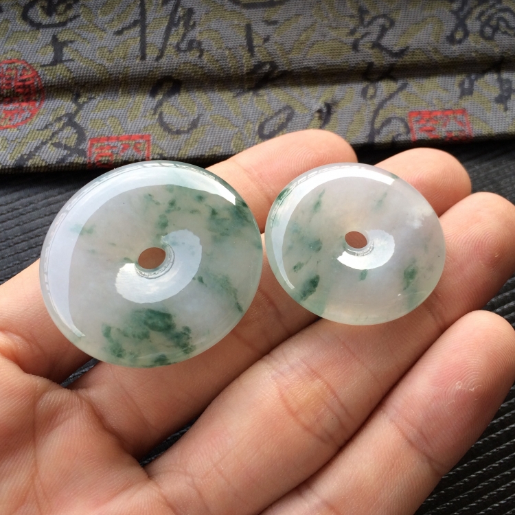 (超值推荐)糯冰种飘花平安扣挂件一对走
