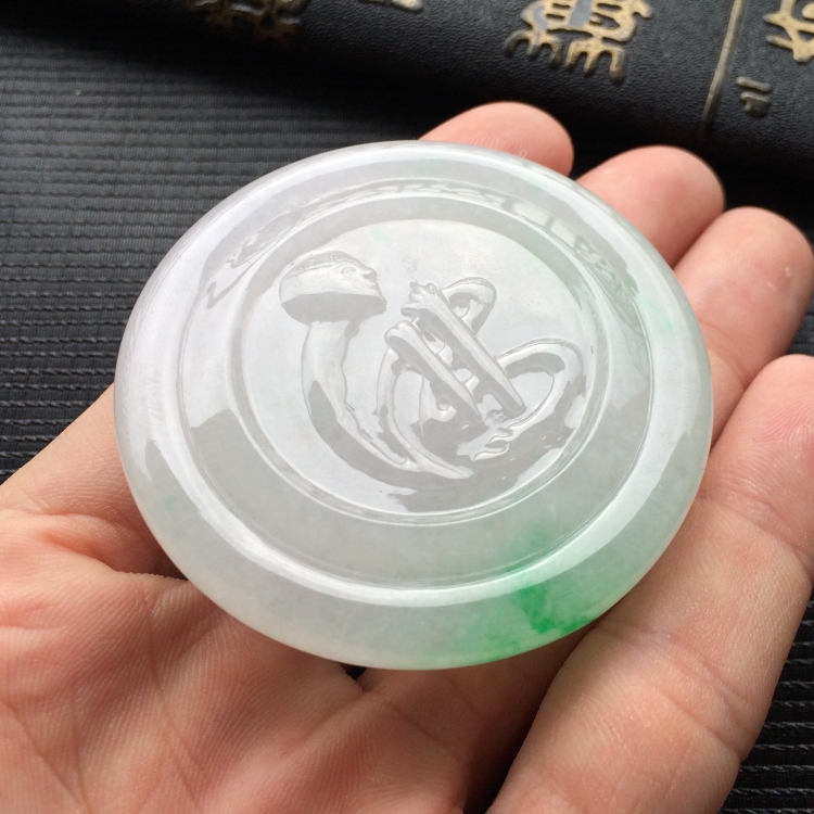 (超值推荐)糯冰种飘绿花玉佛挂件