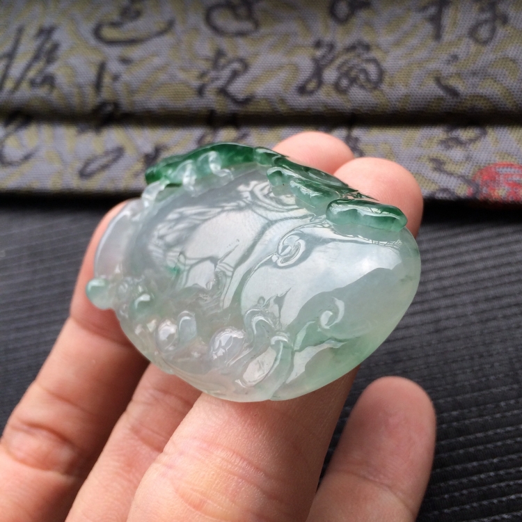 (超值推荐)糯冰种飘花福瓜挂件