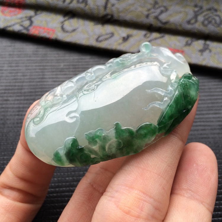 (超值推荐)糯冰种飘花福瓜挂件