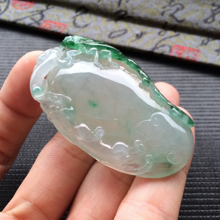 (超值推荐)糯冰种飘花福瓜挂件