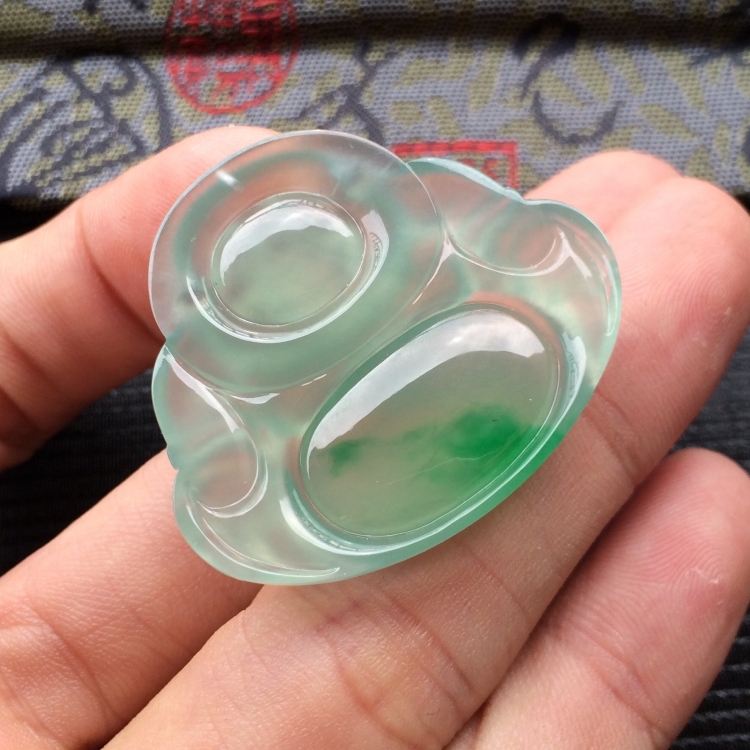 (超值推荐)冰种飘翠玉佛挂件
