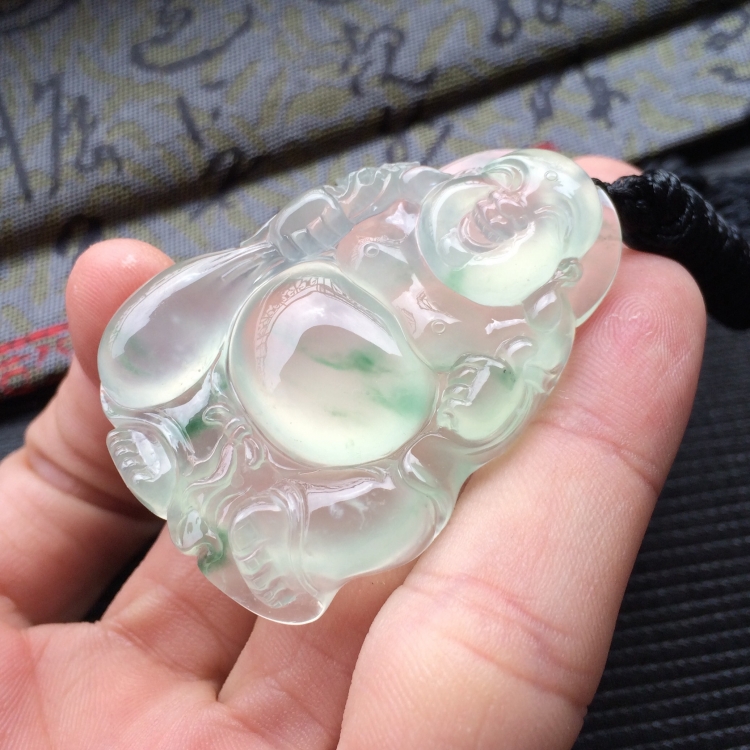 (超值推荐)冰种飘绿花布袋佛挂件