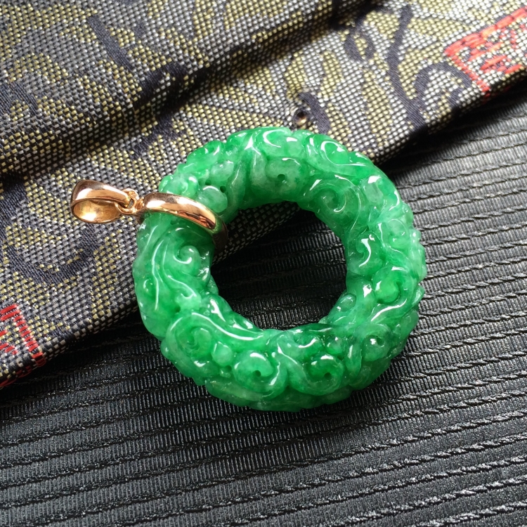 (超值推荐)糯冰种翠色镶玫瑰金平安环胸坠