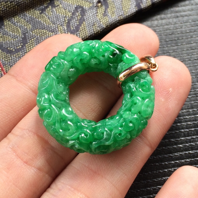 (超值推荐)糯冰种翠色镶玫瑰金平安环胸坠