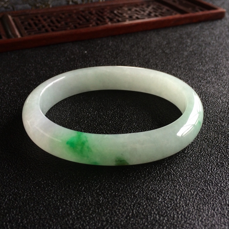 (超值推荐)糯冰种飘翠贵妃镯(55.6mm-46.4mm)