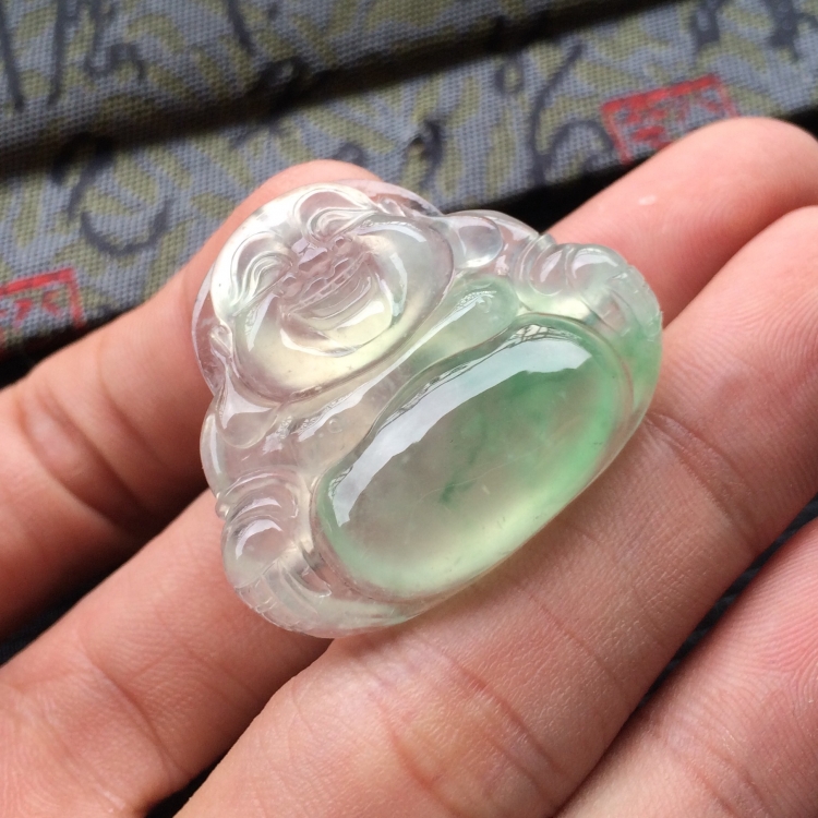 (超值推荐)冰种飘绿花玉佛挂件