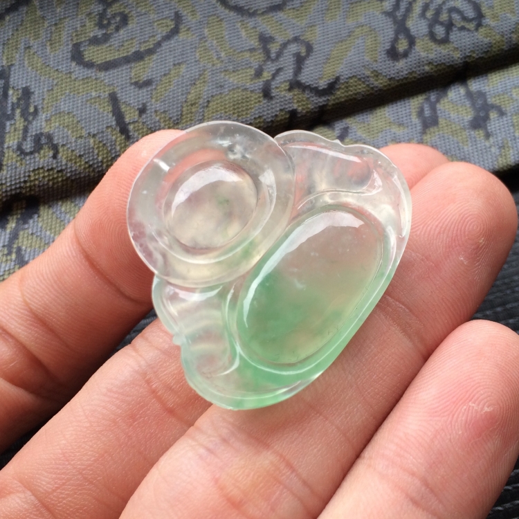 (超值推荐)冰种飘绿花玉佛挂件